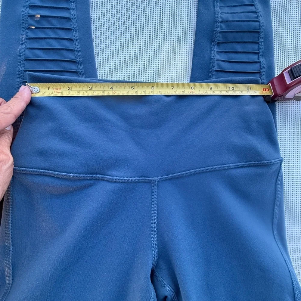 ALO WOMENS LEGGINGS SMALL SIZE BLUE COLOR